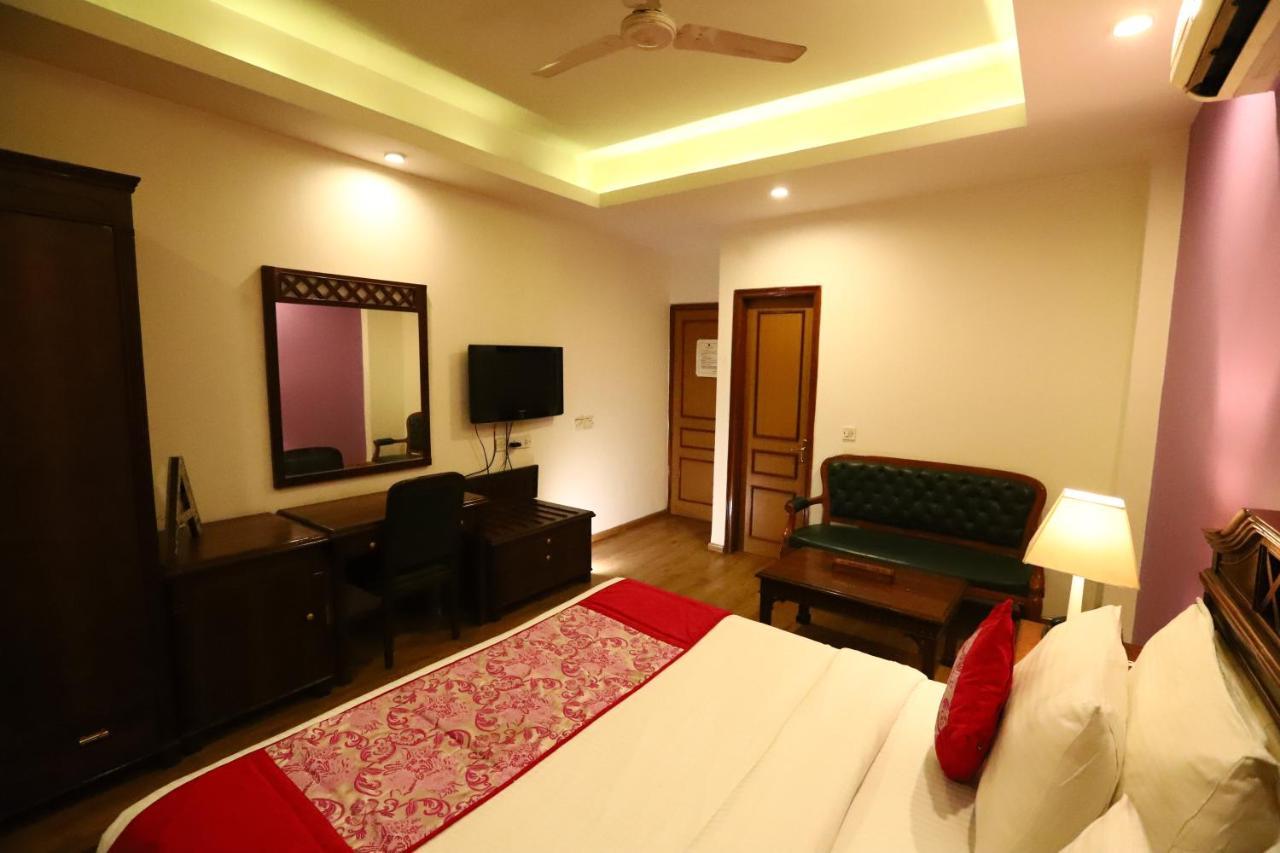 Hotel Ambica Palace Aiims New Delhi - Couple Friendly Local Id Accepted Экстерьер фото