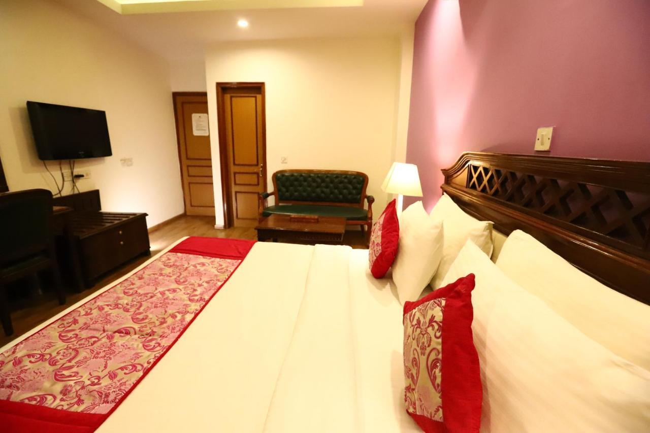 Hotel Ambica Palace Aiims New Delhi - Couple Friendly Local Id Accepted Экстерьер фото